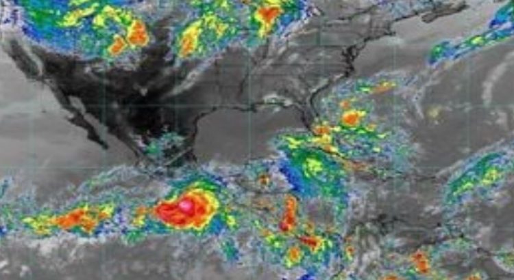 Agatha se intensifica a huracán categoría 2