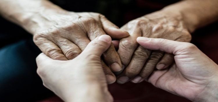 Identifican cambio en la voz como uno de los primeros síntomas del Parkinson Identifican cambio en la voz como uno de los primeros síntomas del Parkinson
