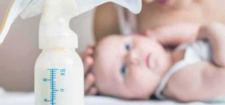 Las madres de California comparten su leche materna en apoyo por la escasez de formula