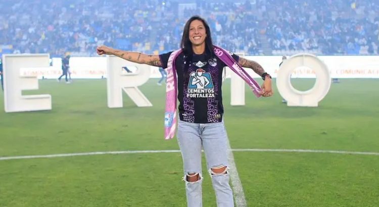 Jenni Hermoso ya llegó al Pachuca