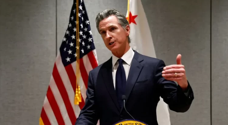 Newsom lidera campaña contra restricciones de viaje para abortos