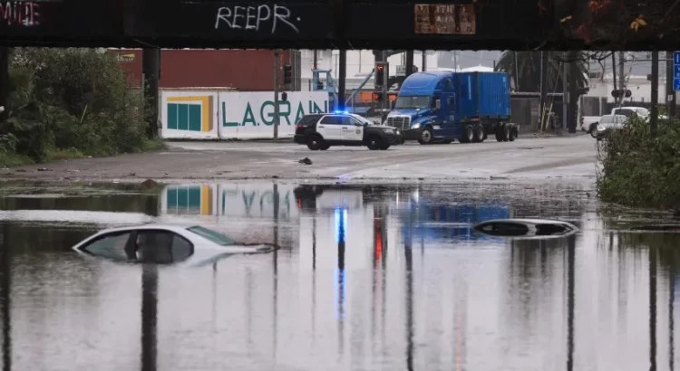 Primer río atmosférico provoca inundaciones y prepara al estado para una tormenta más intensa