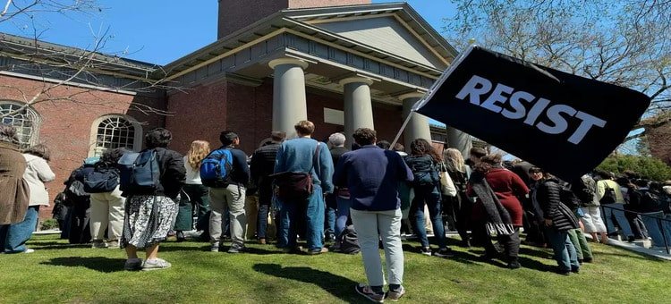Harvard demanda al Gobierno de Trump por congelamiento de fondos