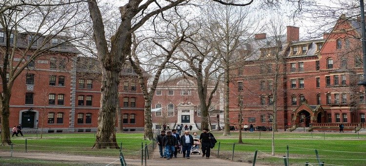 Gobierno de Estados Unidos pondrá fin a todos sus contratos con Harvard