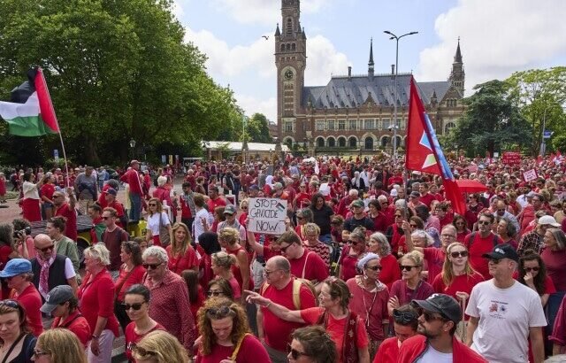 Miles de personas protestan en Holanda para exigir que su gobierno tome acciones contra Israel Miles de personas protestan en Holanda para exigir que su gobierno tome acciones contra Israel