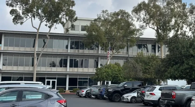 Profesor de secundaria de Riverside restituido tras ser absuelto de cargo penal