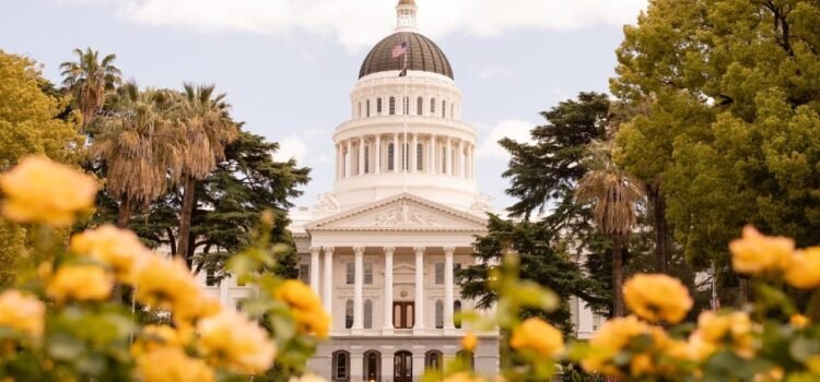 California Recurre a Ripple y Coinbase para la Renovación Tecnológica del Gobierno