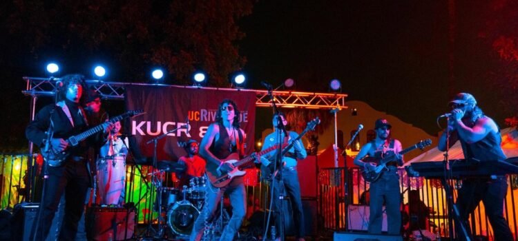 ‘Un lugar para celebrarnos a nosotros mismos’: Un festival de música en Riverside sigue adelante a pesar de los temores de ICE