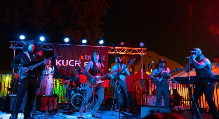 ‘Un lugar para celebrarnos a nosotros mismos’: Un festival de música en Riverside sigue adelante a pesar de los temores de ICE