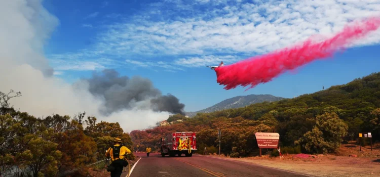 Se emiten órdenes de evacuación mientras el incendio Rosa quema casi 1.600 acres en el condado de Riverside