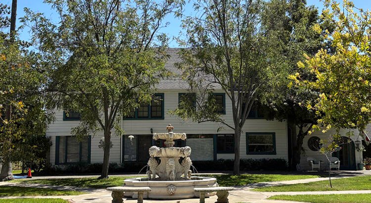 CBU recibe donación de propiedad histórica y jardín botánico