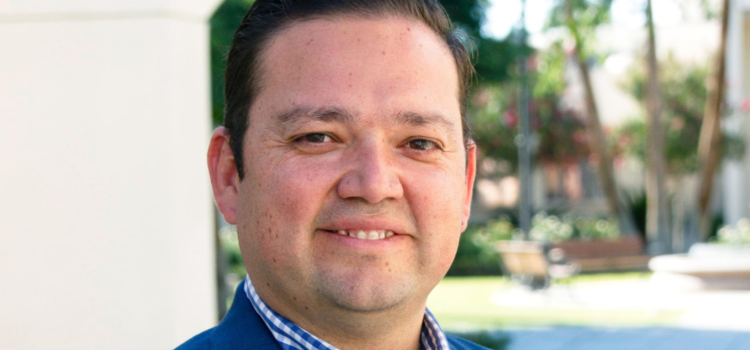 Alcalde del sur de California acusado de perjurio y conflicto de intereses