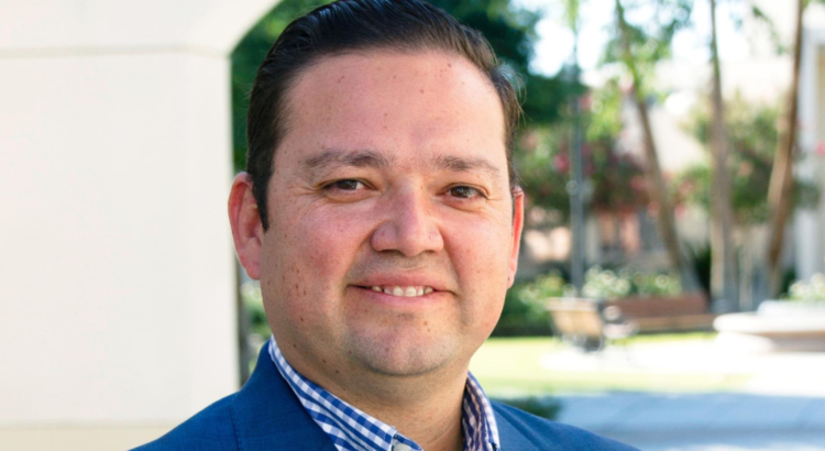 Alcalde del sur de California acusado de perjurio y conflicto de intereses