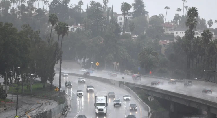 Fuerte tormenta azota el sur de California
