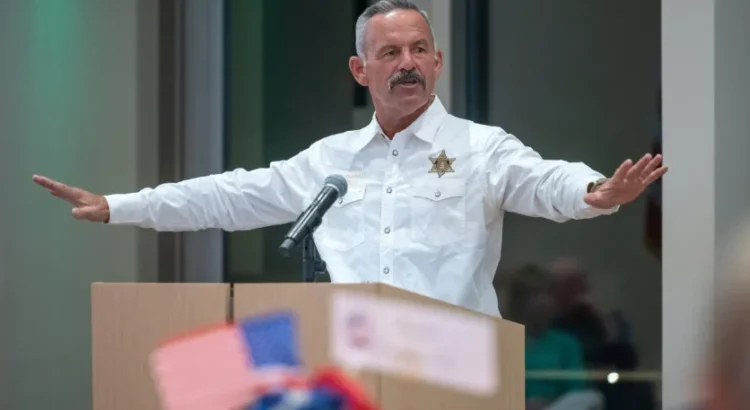 Estudiante universitario acusado de amenazar la vida del sheriff de Riverside