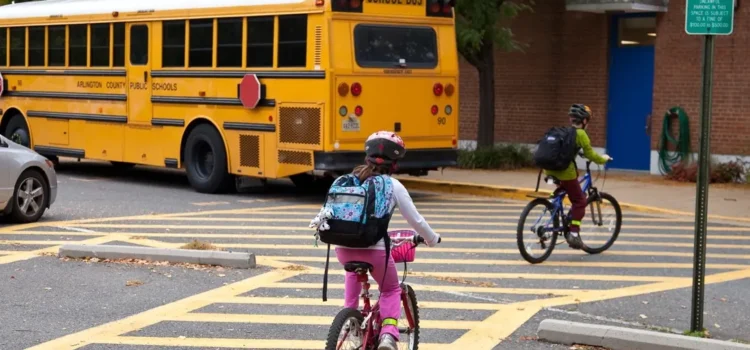 Palm Desert participará en el Día Nacional de Caminar y Rodar a la Escuela