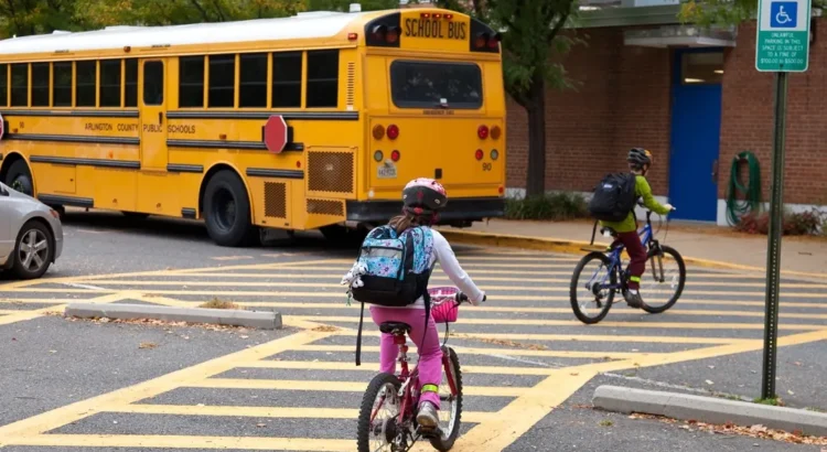 Palm Desert participará en el Día Nacional de Caminar y Rodar a la Escuela